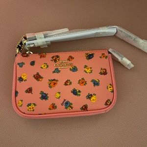 NWT. Coach Zip Wristlet With Mini Vintage Rose Print in Pink